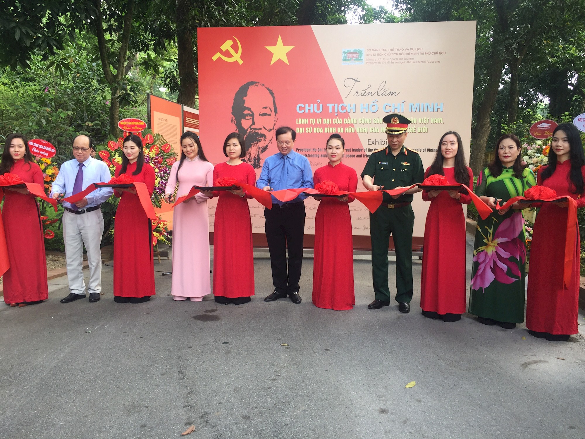 Giới thiệu gần 250 ảnh tư liệu về Chủ tịch Hồ Chí Minh