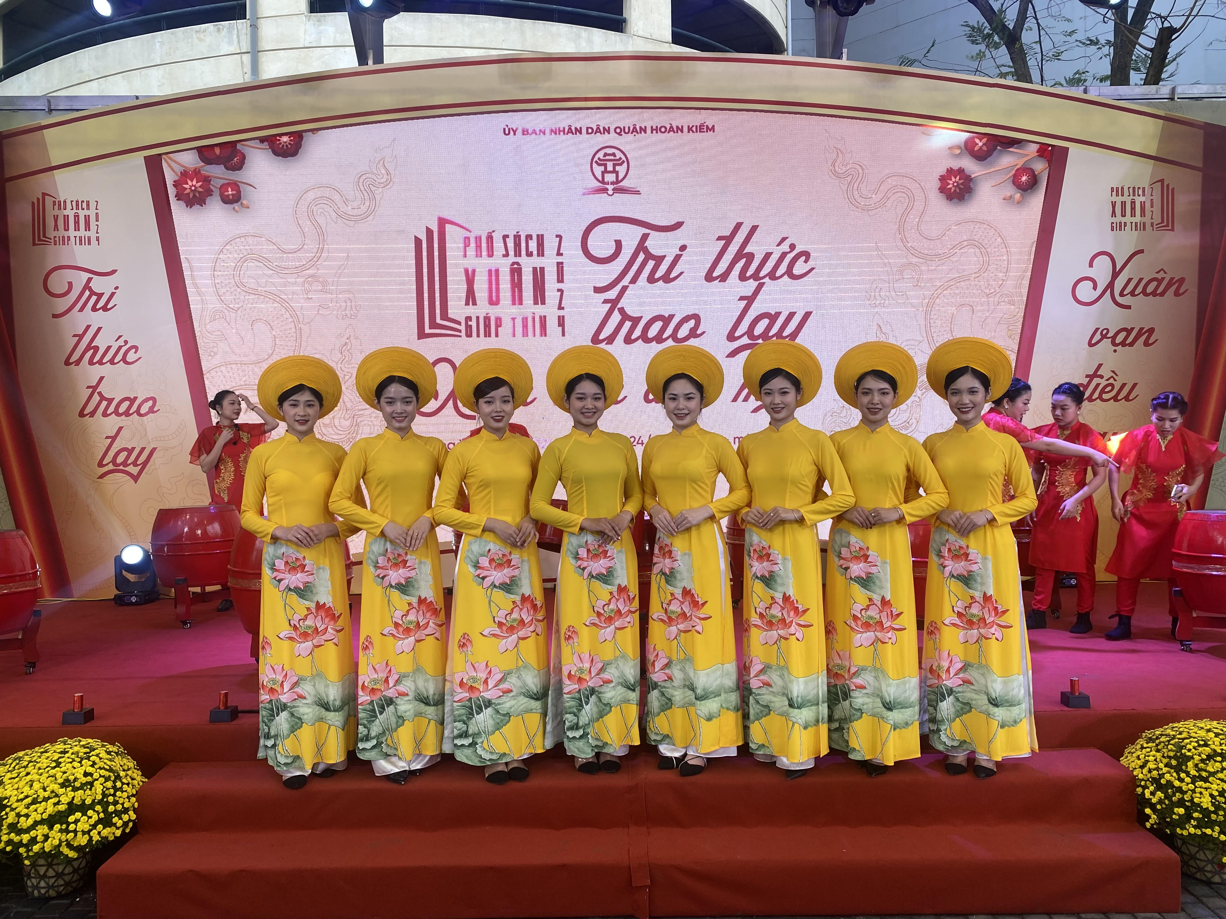 Hội sách Xuân Hà Nội Giáp Thìn - 2024 “Tri thức trao tay - Xuân vạn điều may”
